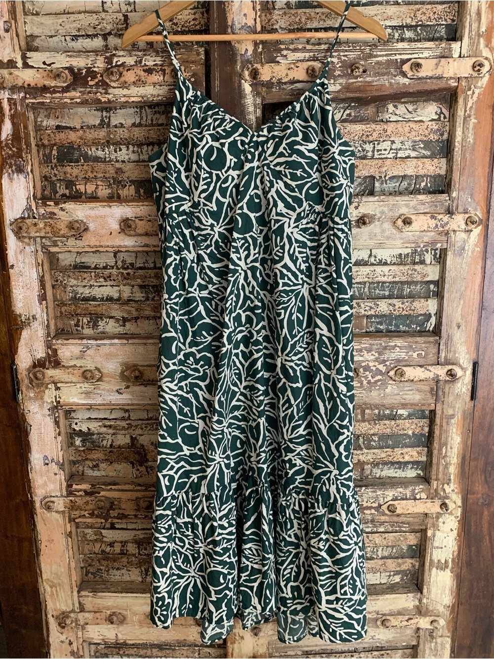 NWOT GAP Deep V-Neck Cami Smocked Floral Midi Dress Dark Green White Botanical L